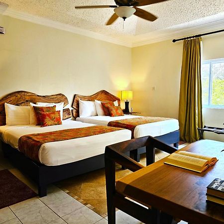Mais Oui Villa Discovery Bay Kültér fotó