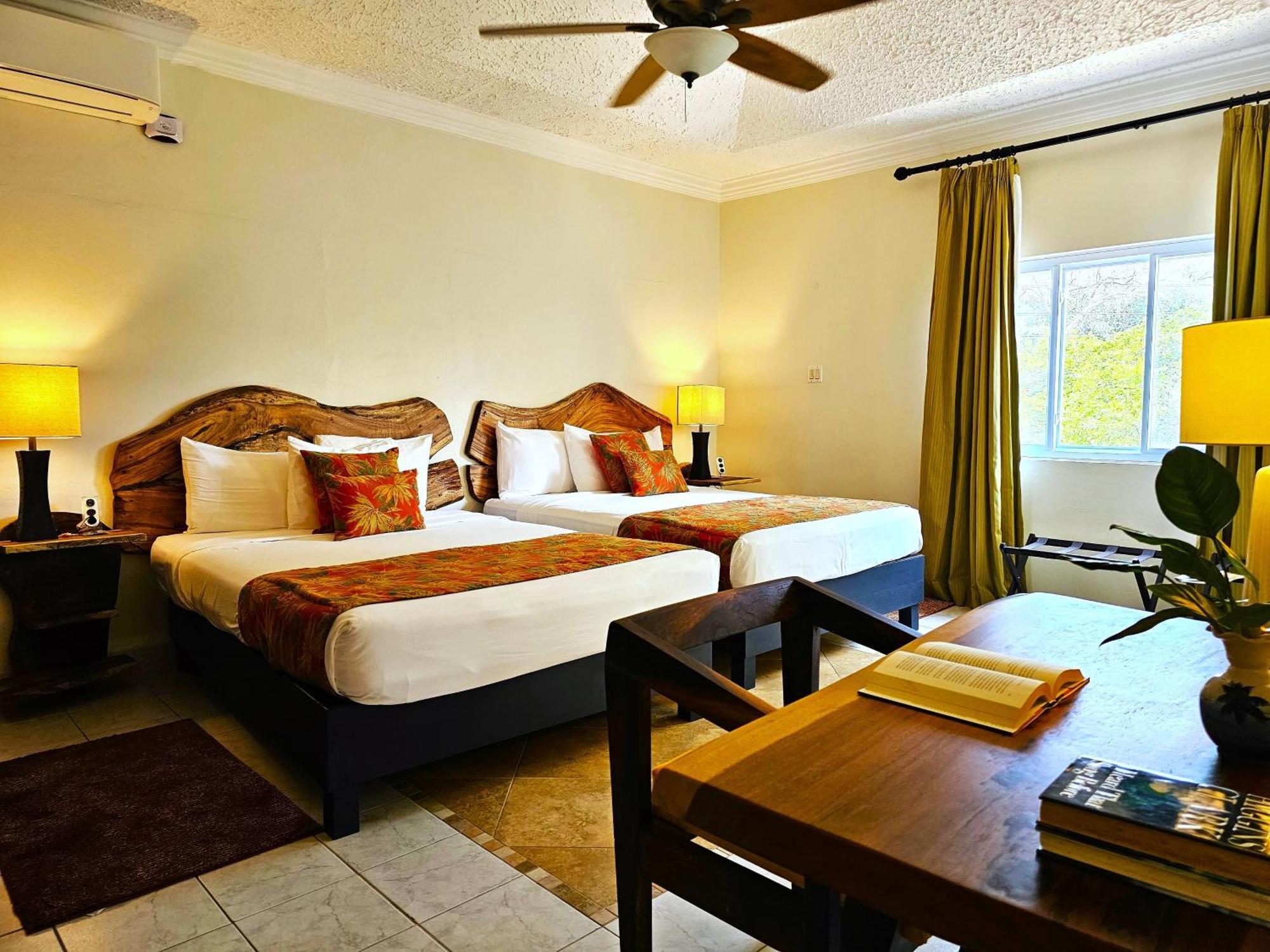 Mais Oui Villa Discovery Bay Kültér fotó