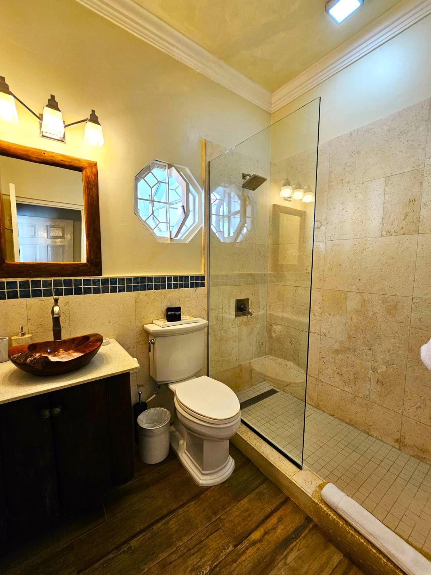 Mais Oui Villa Discovery Bay Kültér fotó