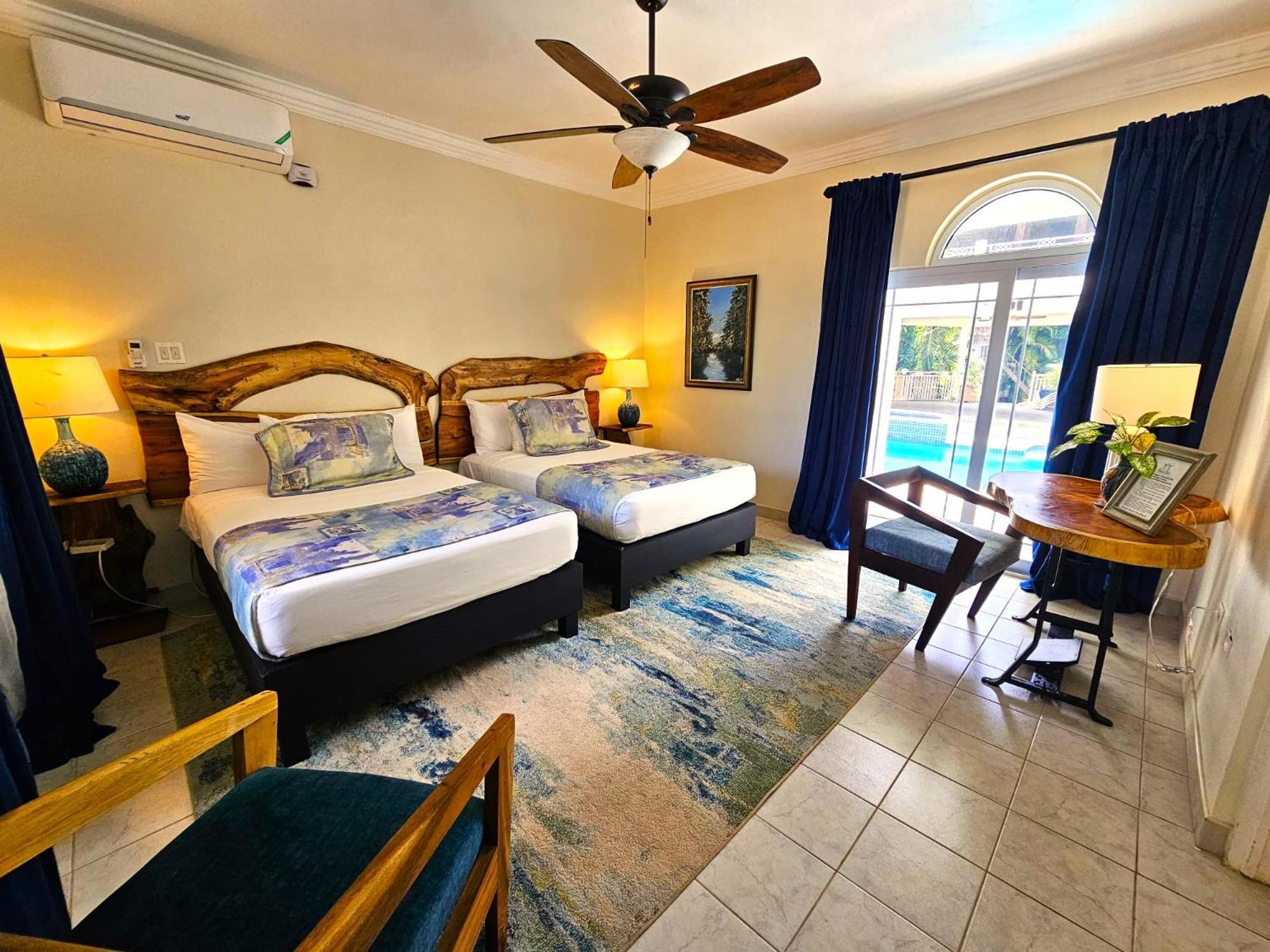 Mais Oui Villa Discovery Bay Kültér fotó
