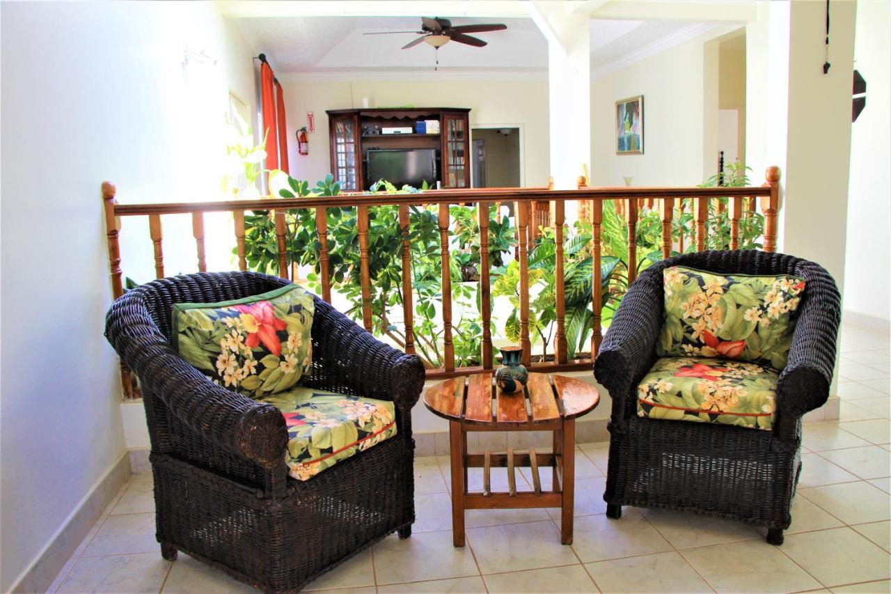 Mais Oui Villa Discovery Bay Kültér fotó